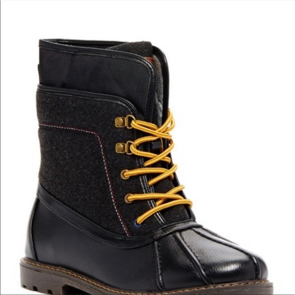 tommy hilfiger duck boots black